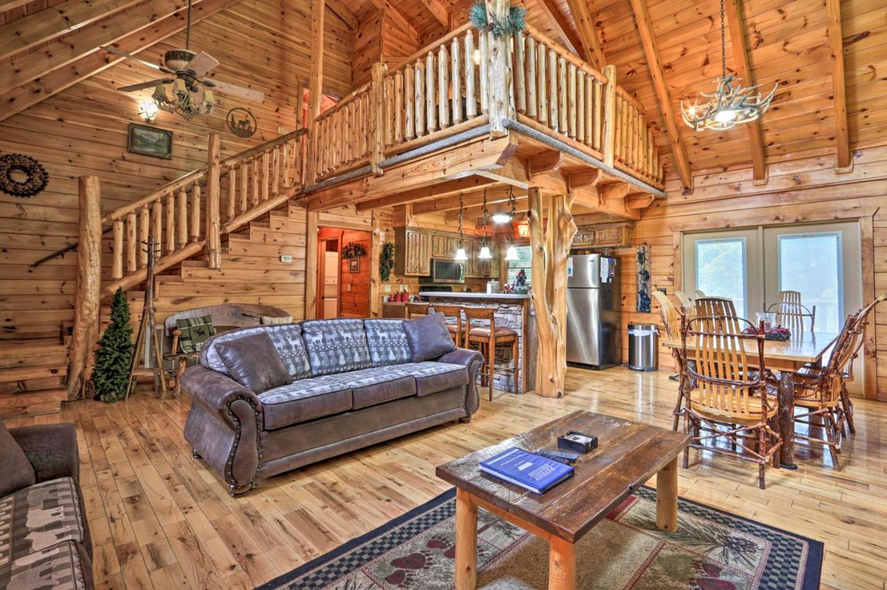 Getaway With Covered Patio And Hot Tub! * Pigeon Forge