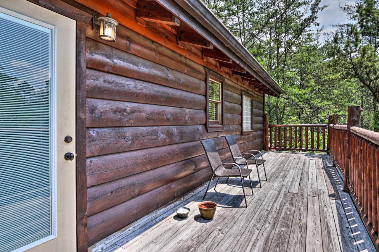 Getaway With Covered Patio And Hot Tub! * Pigeon Forge