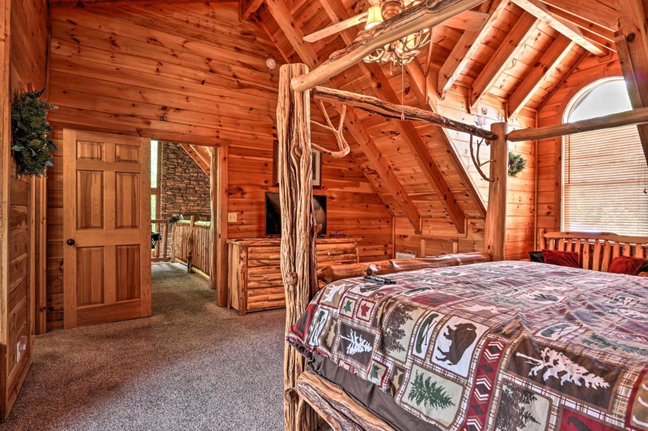 Holiday home Getaway With Covered Patio And Hot Tub!