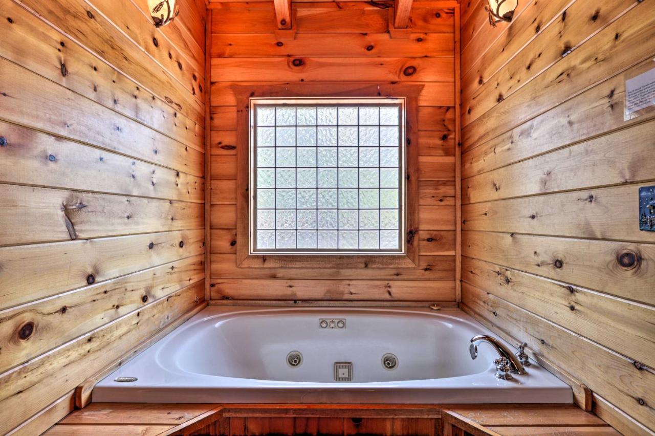 Getaway With Covered Patio And Hot Tub! Holiday home Pigeon Forge