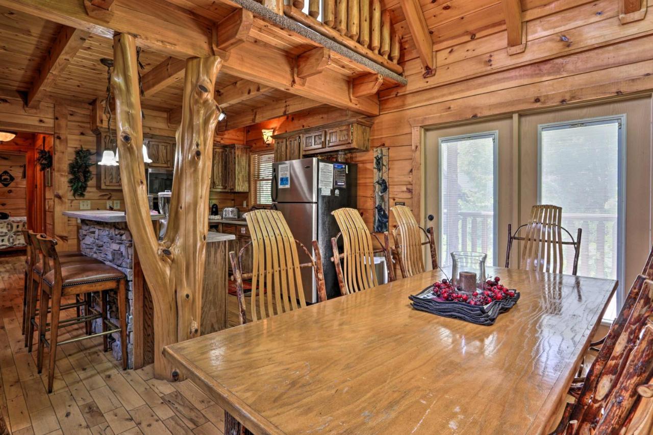 Holiday home Getaway With Covered Patio And Hot Tub!
