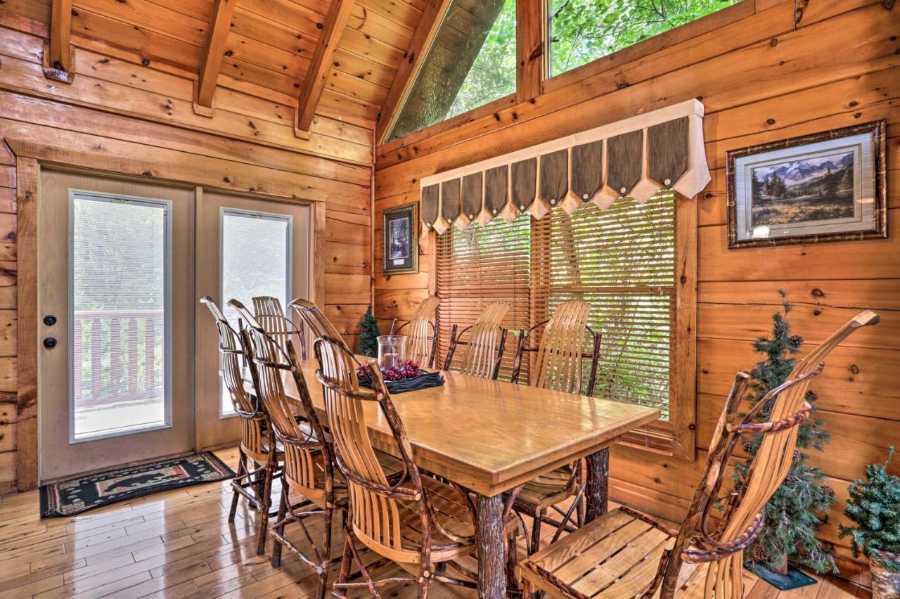 Holiday home Getaway With Covered Patio And Hot Tub!