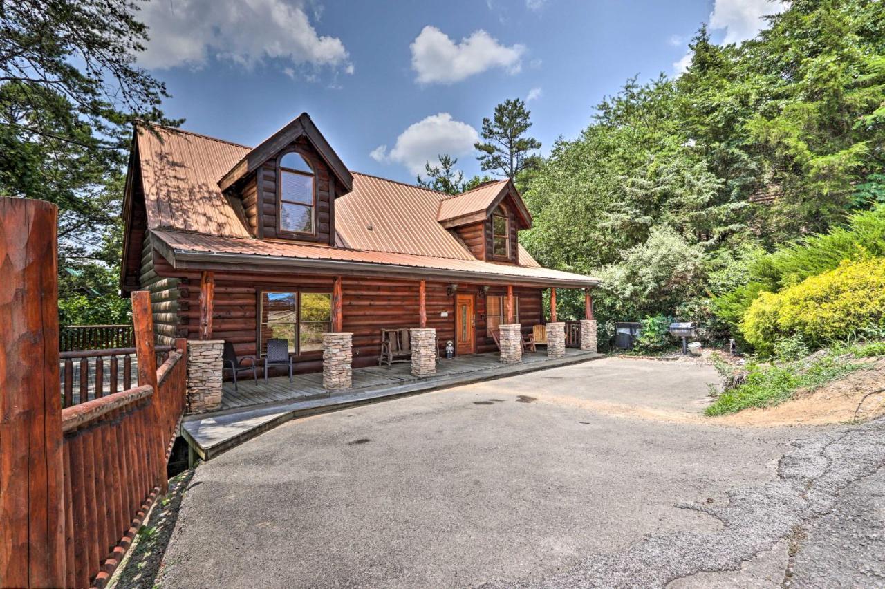 Getaway With Covered Patio And Hot Tub! Pigeon Forge