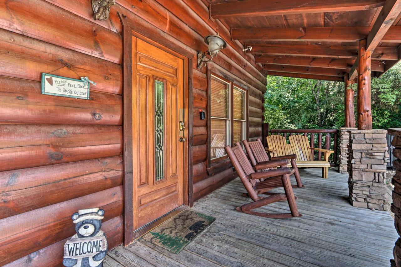 Holiday home Getaway With Covered Patio And Hot Tub!
