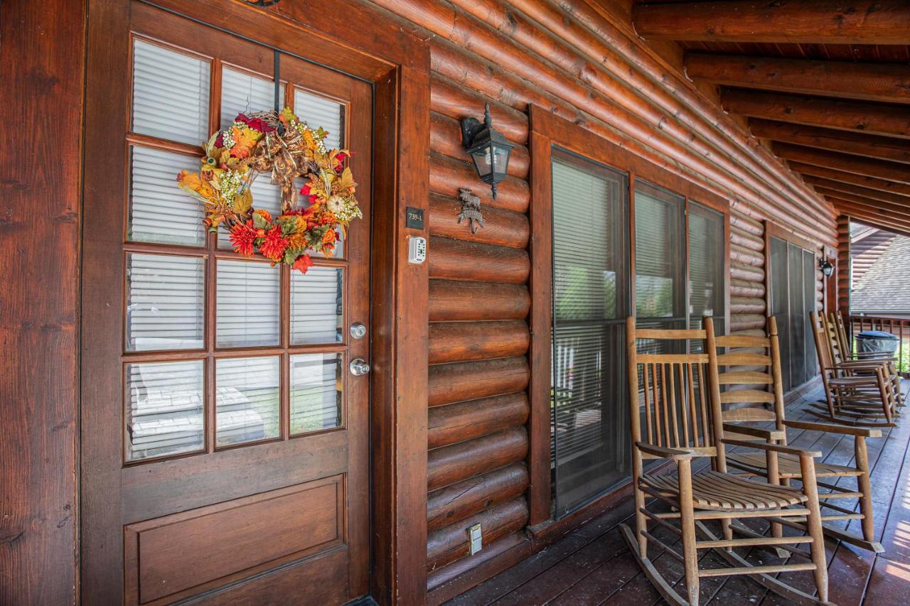 Holiday home Great Wolf Cabin In Pigeon Forge!