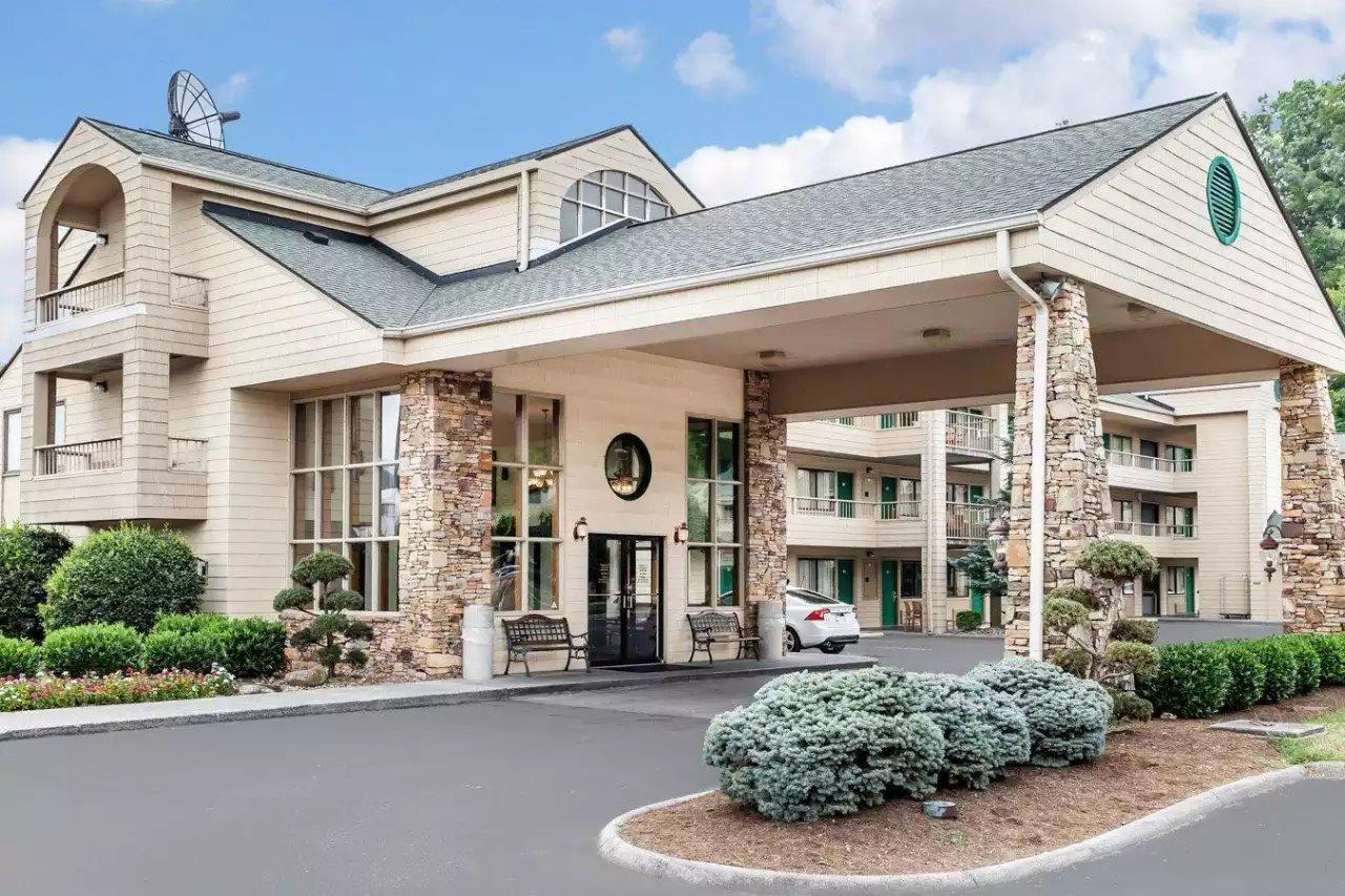 Hotel Quality & At Dollywood Lane Pigeon Forge