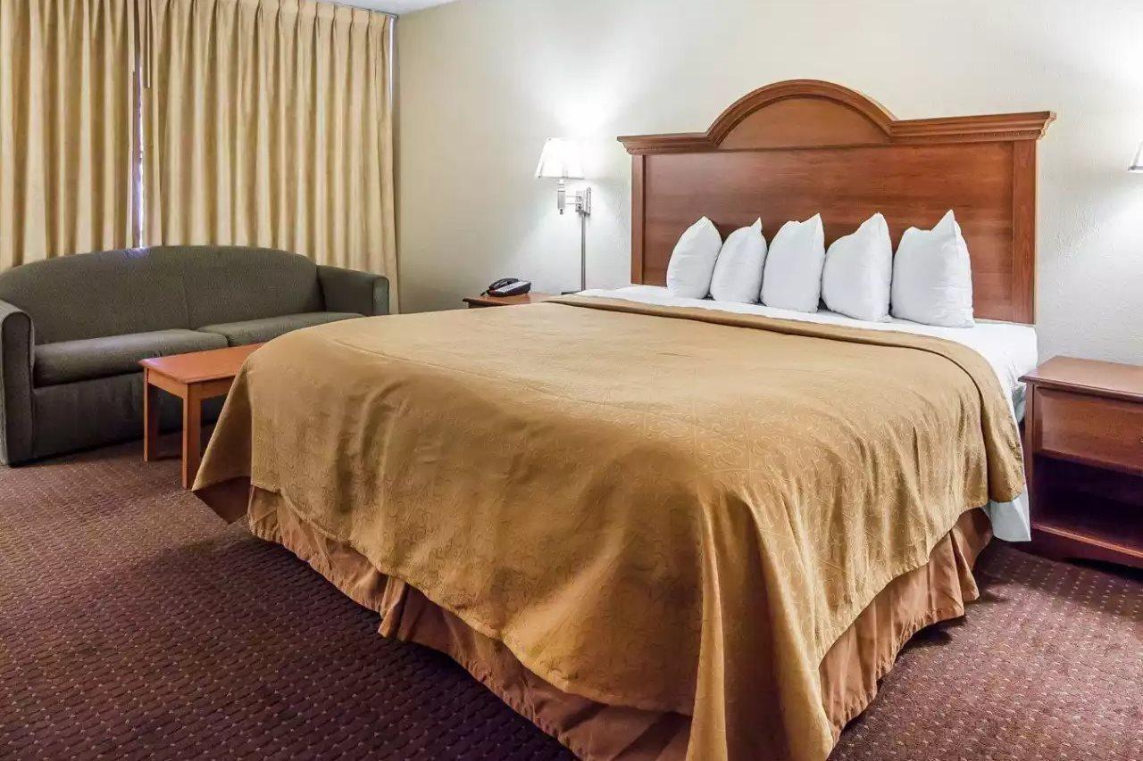 Hotel Quality & At Dollywood Lane Pigeon Forge