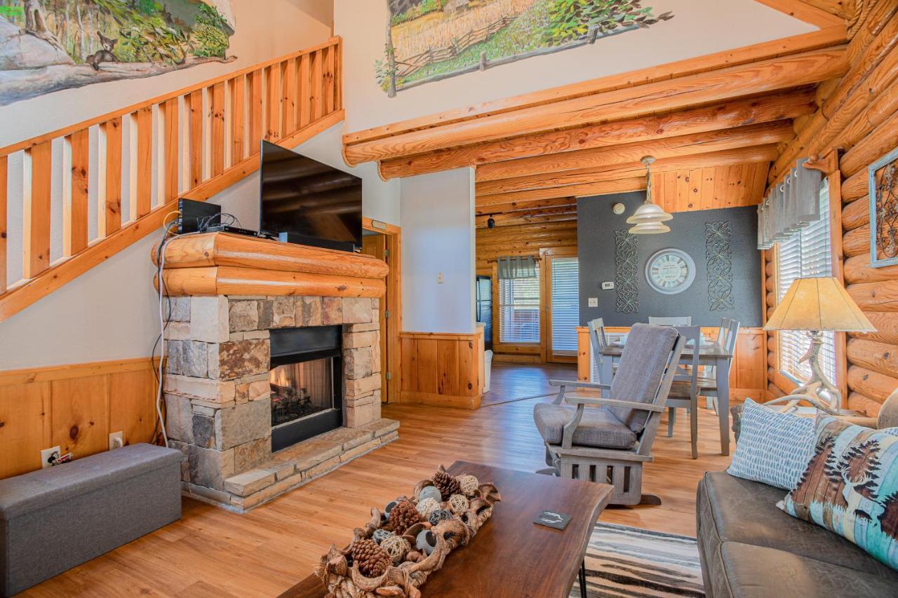 Deer Tracks Retreat In Pigeon Forge! Holiday home Pigeon Forge