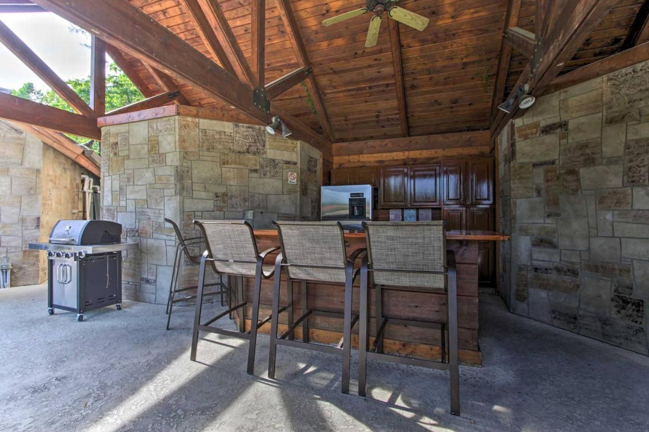 Deer Tracks Retreat In Pigeon Forge! Holiday home *