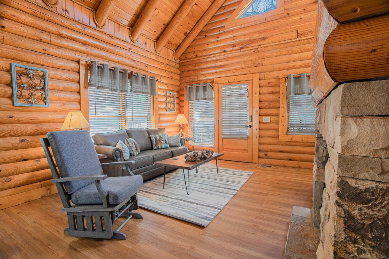 Deer Tracks Retreat In Pigeon Forge! *