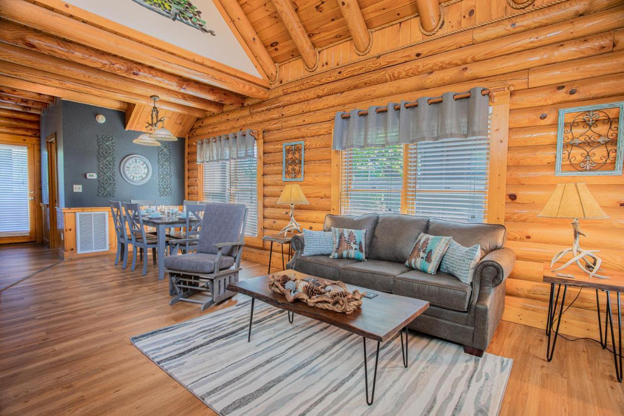 Deer Tracks Retreat In Pigeon Forge! Holiday home Pigeon Forge