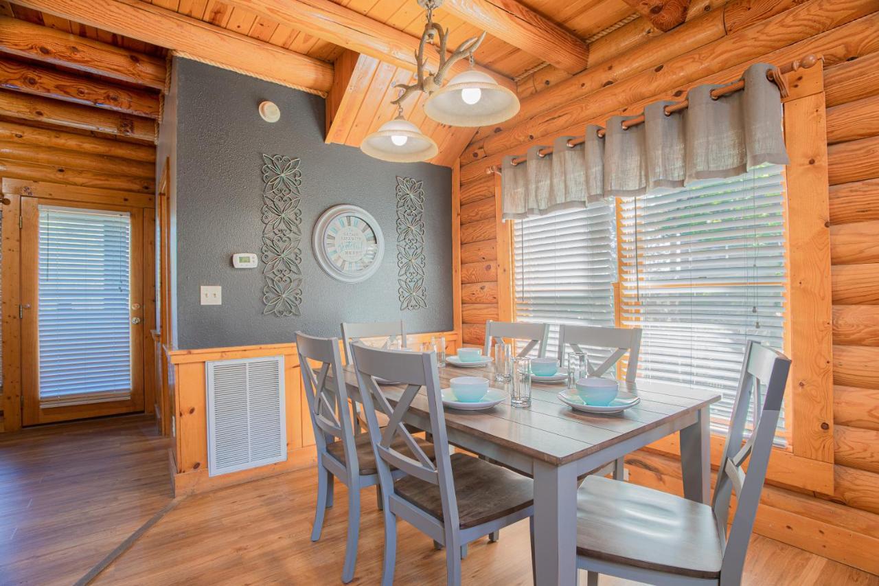 Deer Tracks Retreat In Pigeon Forge! Pigeon Forge