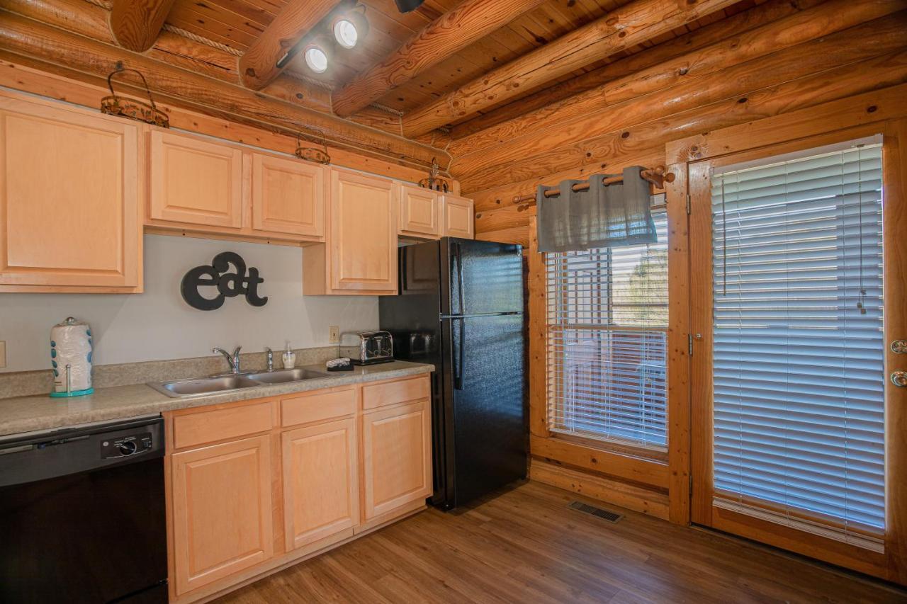 Deer Tracks Retreat In Pigeon Forge!