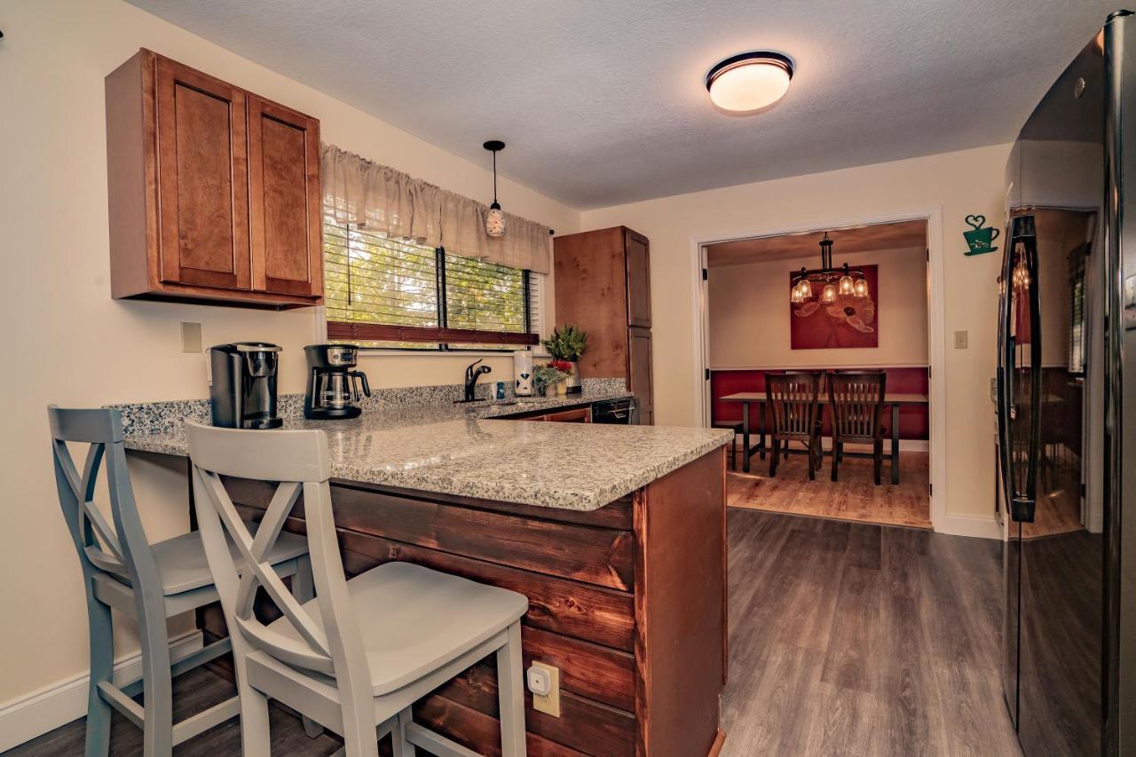 Escape, Hot Tub, Game Room, Wifi, 1089 Free Tickets Each Paid Day, Dollywood And Pigeon Forge