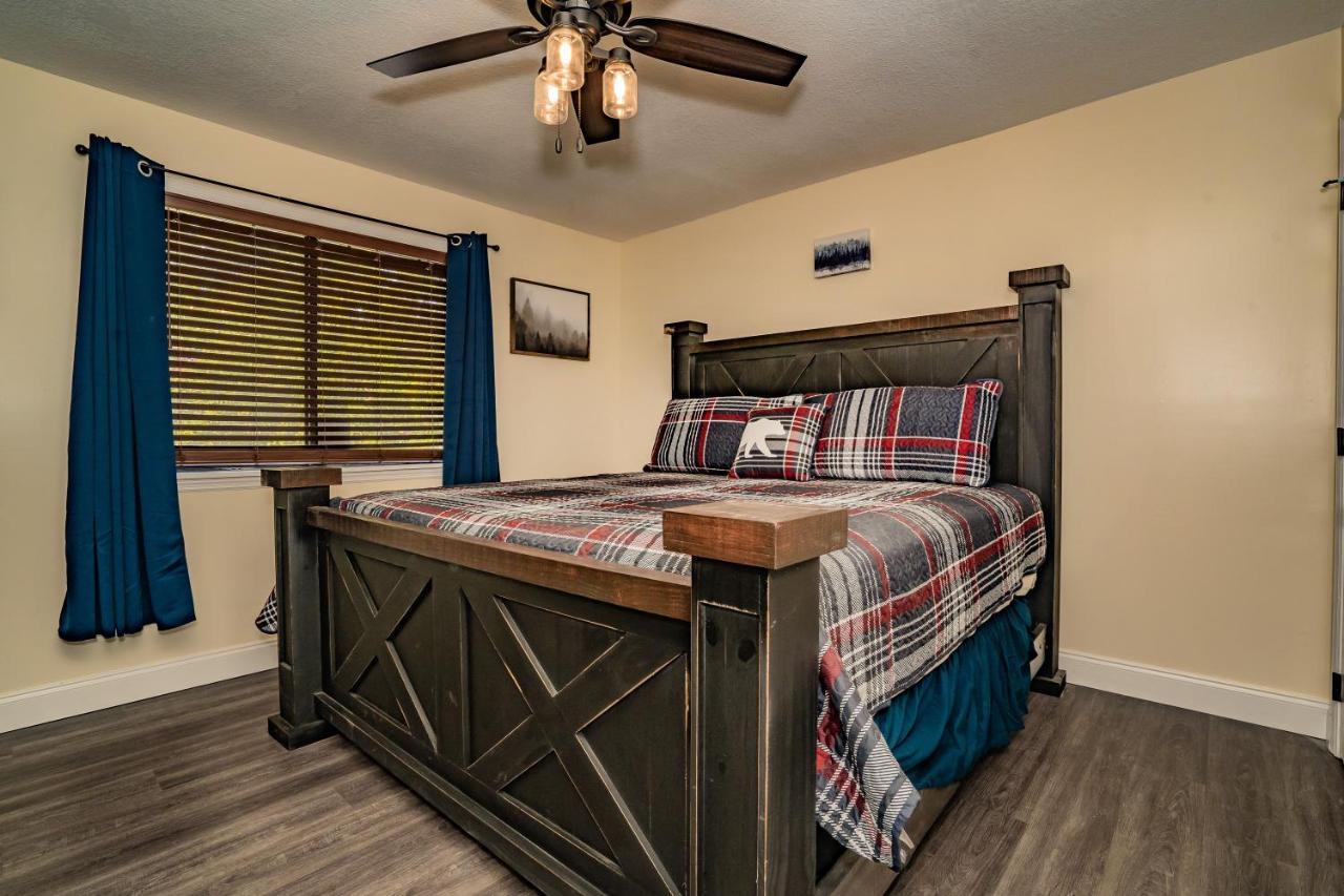 Escape, Hot Tub, Game Room, Wifi, 1089 Free Tickets Each Paid Day, Dollywood And Chalet