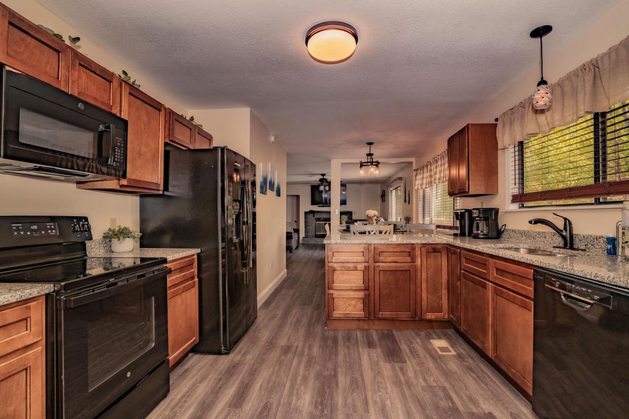 Escape, Hot Tub, Game Room, Wifi, 1089 Free Tickets Each Paid Day, Dollywood And *