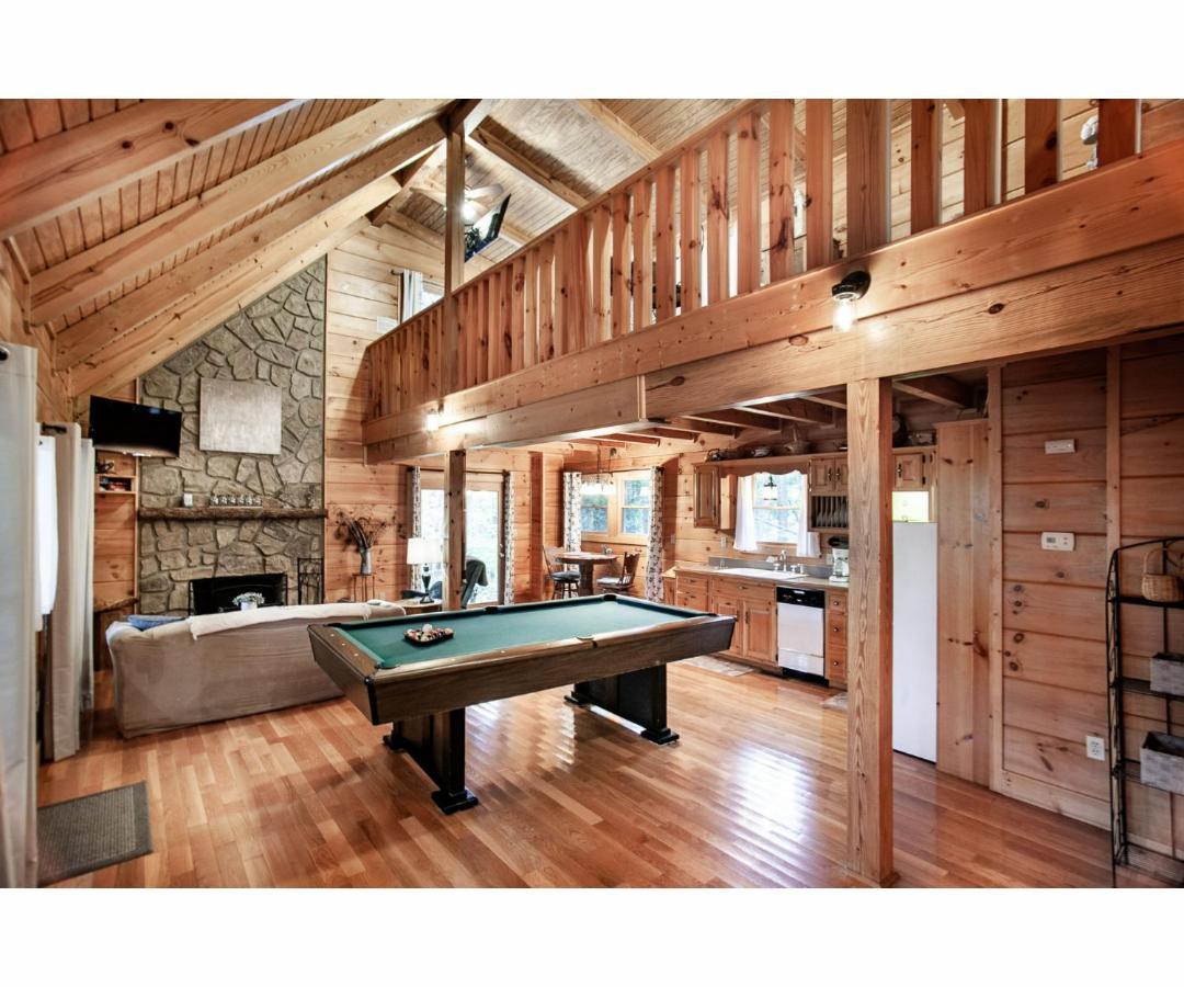 Holiday home Sweet Dreams With Romantic, Hot Tub And Pool Table *