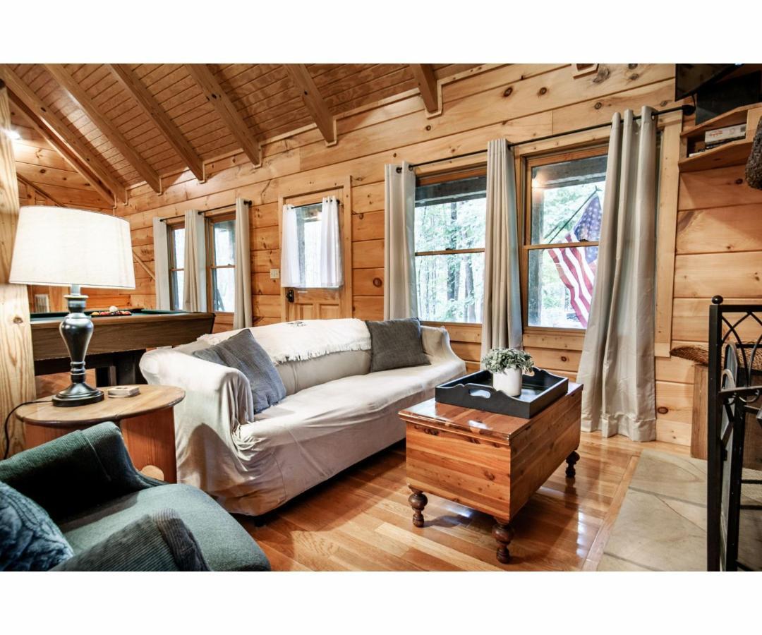 Sweet Dreams With Romantic, Hot Tub And Pool Table Pigeon Forge