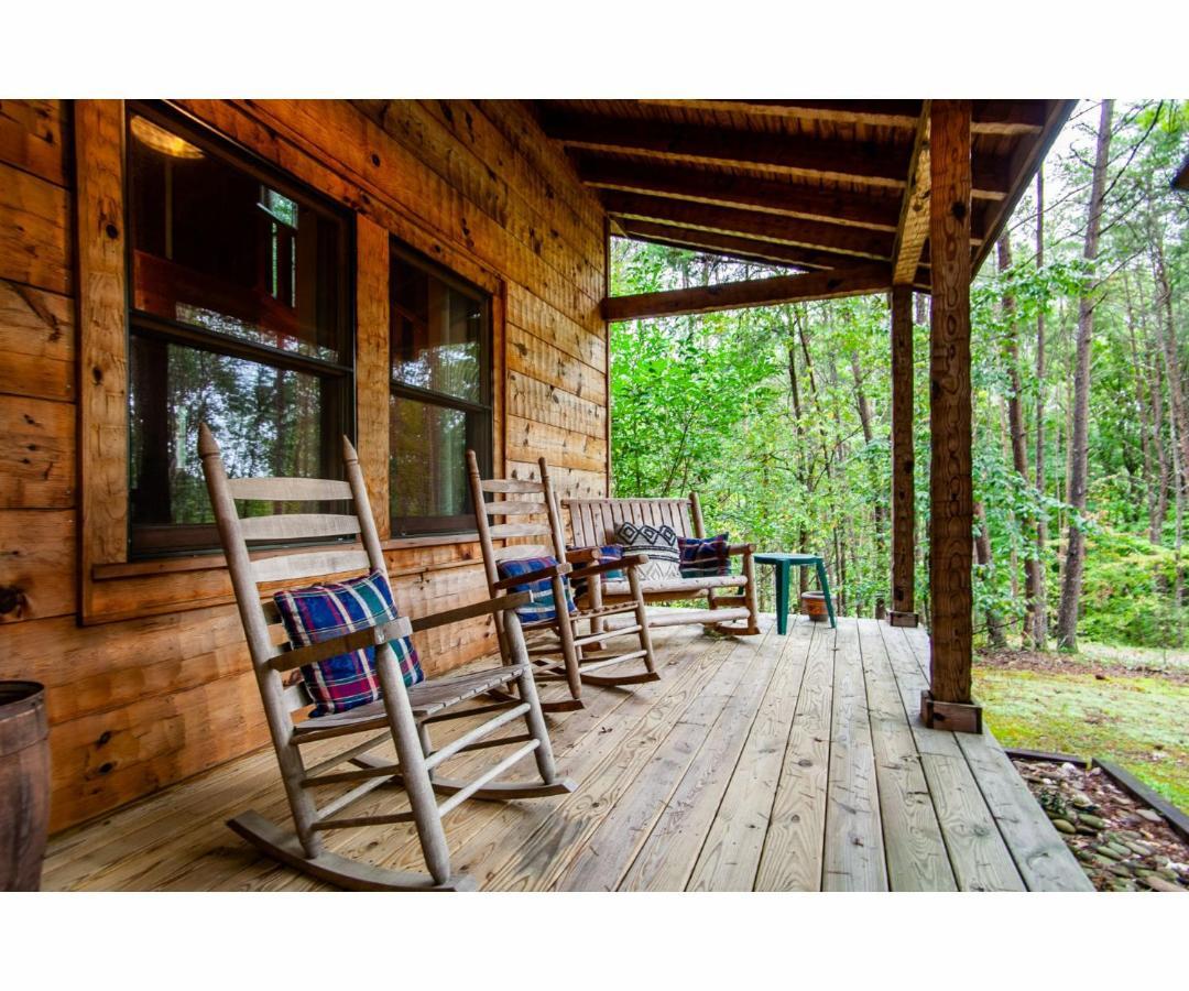 Sweet Dreams With Romantic, Hot Tub And Pool Table Pigeon Forge
