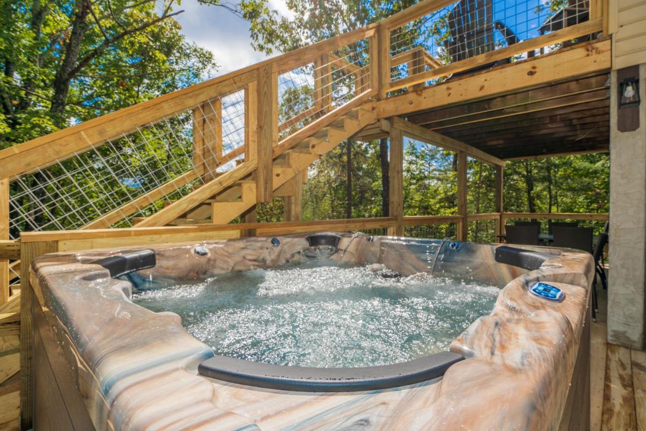 Escape, Hot Tub, Game Room, Wifi, 1089 Free Tickets Each Paid Day, Dollywood And Pigeon Forge