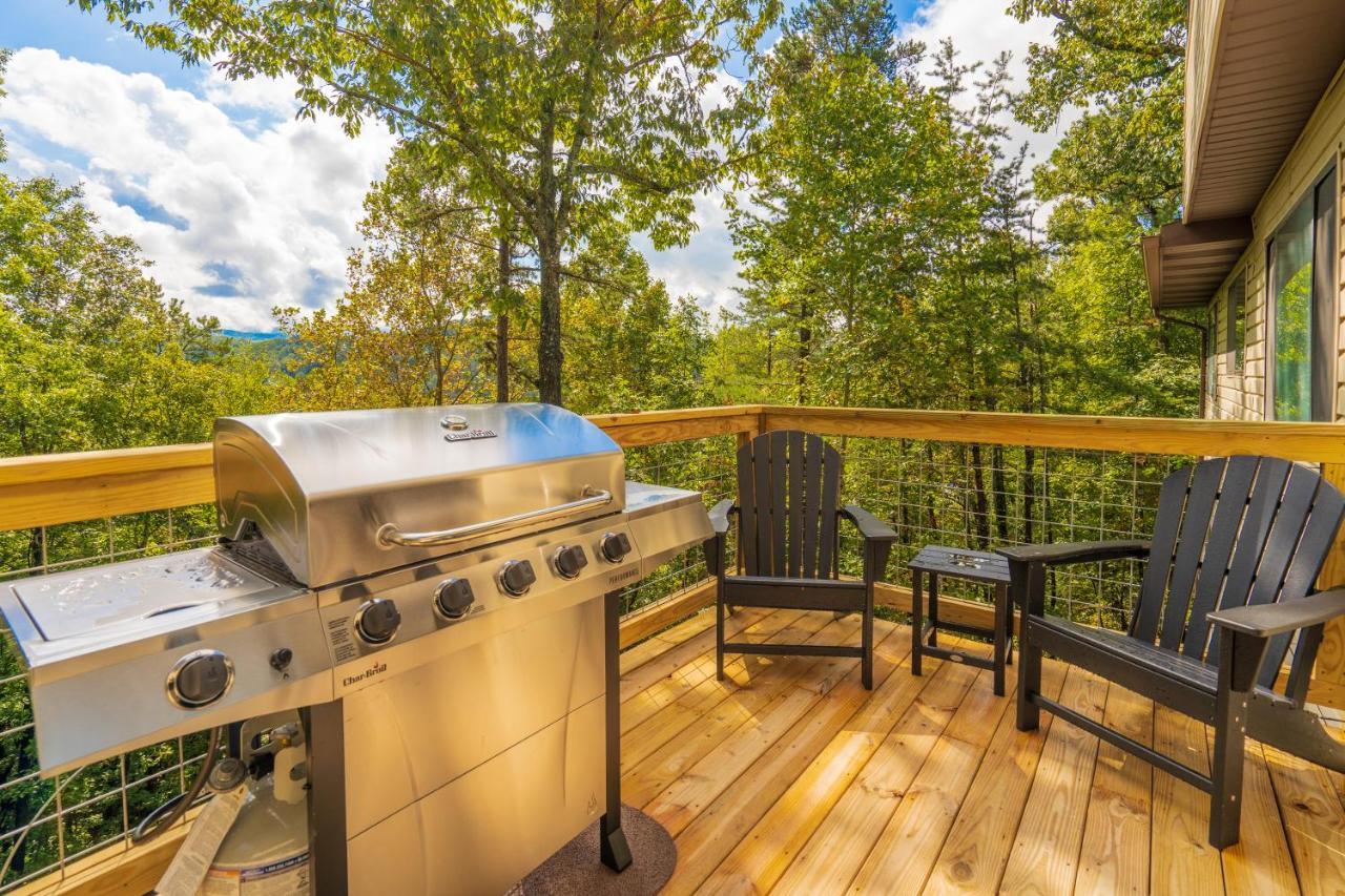 Escape, Hot Tub, Game Room, Wifi, 1089 Free Tickets Each Paid Day, Dollywood And Chalet