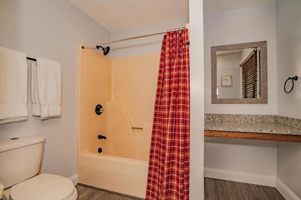 Escape, Hot Tub, Game Room, Wifi, 1089 Free Tickets Each Paid Day, Dollywood And Pigeon Forge