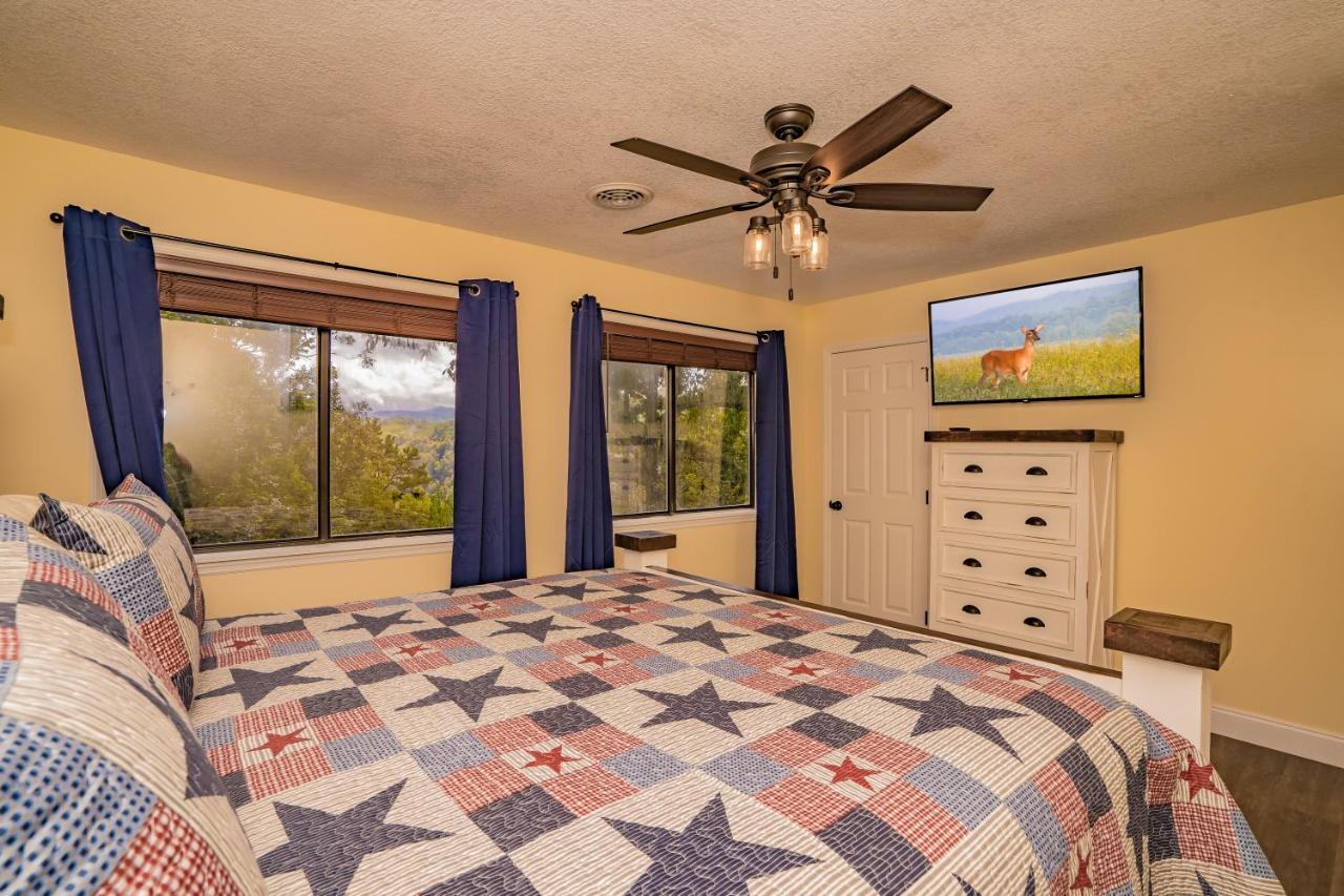 Chalet Escape, Hot Tub, Game Room, Wifi, 1089 Free Tickets Each Paid Day, Dollywood And *