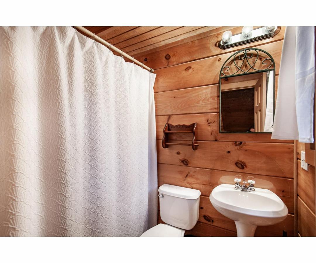 Holiday home Sweet Dreams With Romantic, Hot Tub And Pool Table *