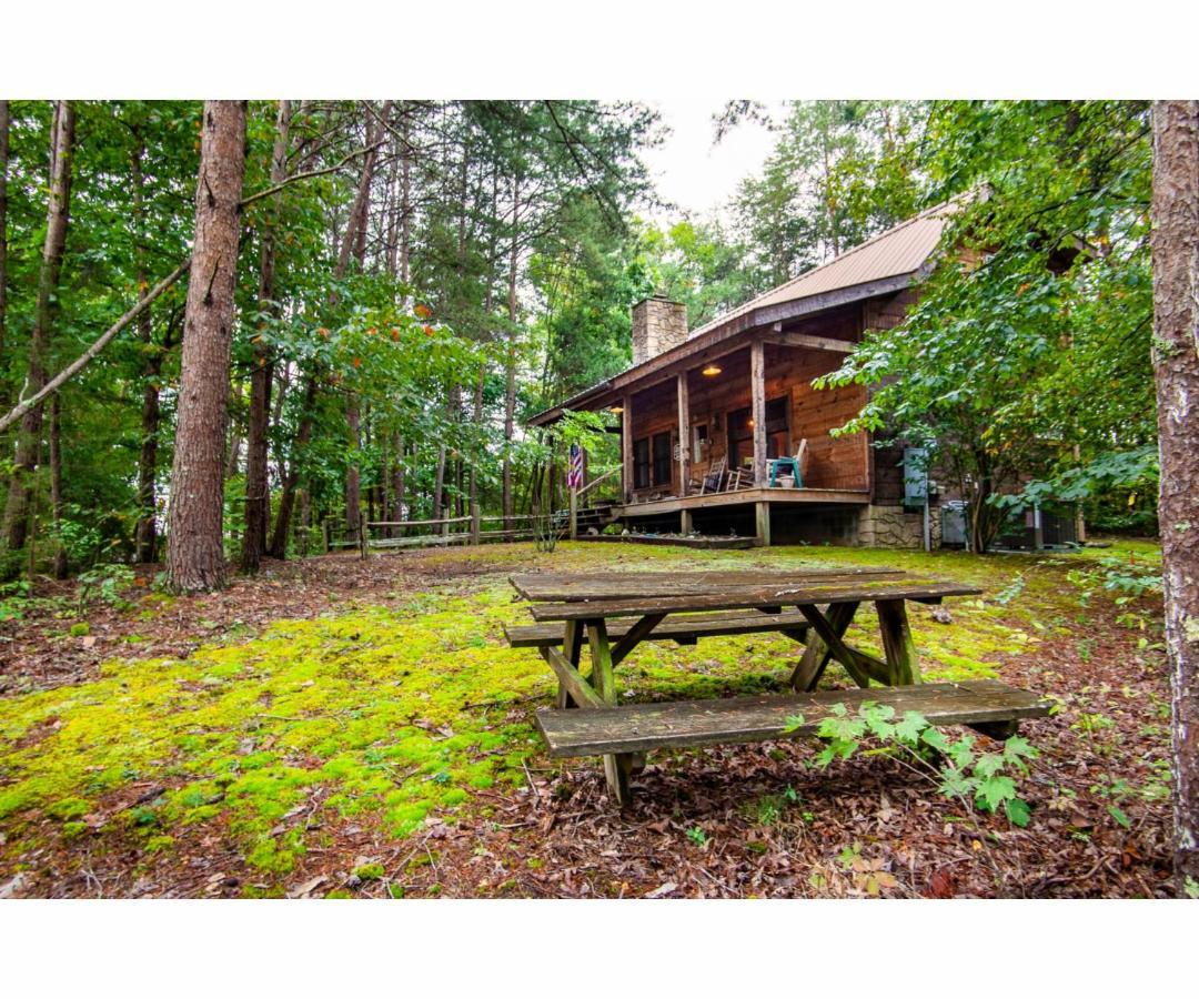 Sweet Dreams With Romantic, Hot Tub And Pool Table * Pigeon Forge