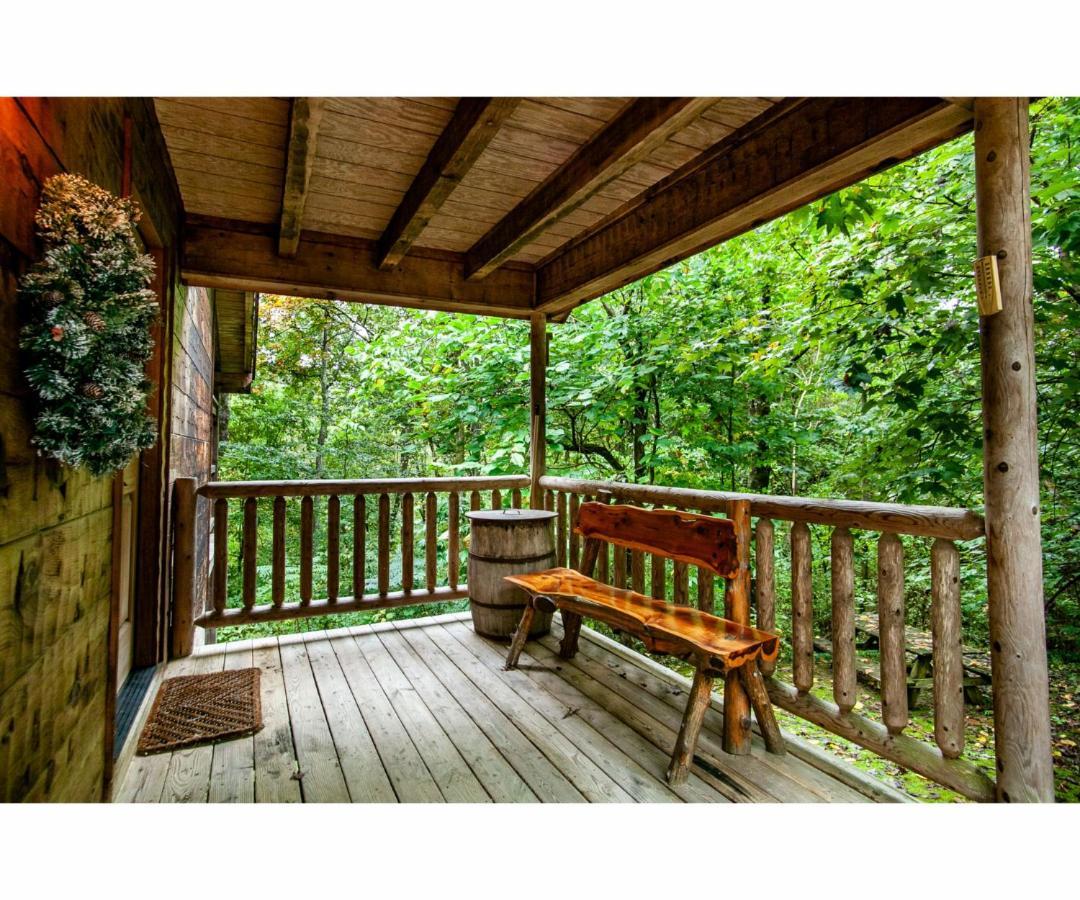 Peekaboo With Hot Tub, Pool Table, And Jacuzzi *