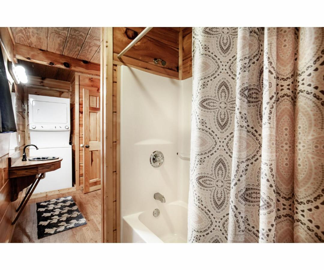 Holiday home Peekaboo With Hot Tub, Pool Table, And Jacuzzi