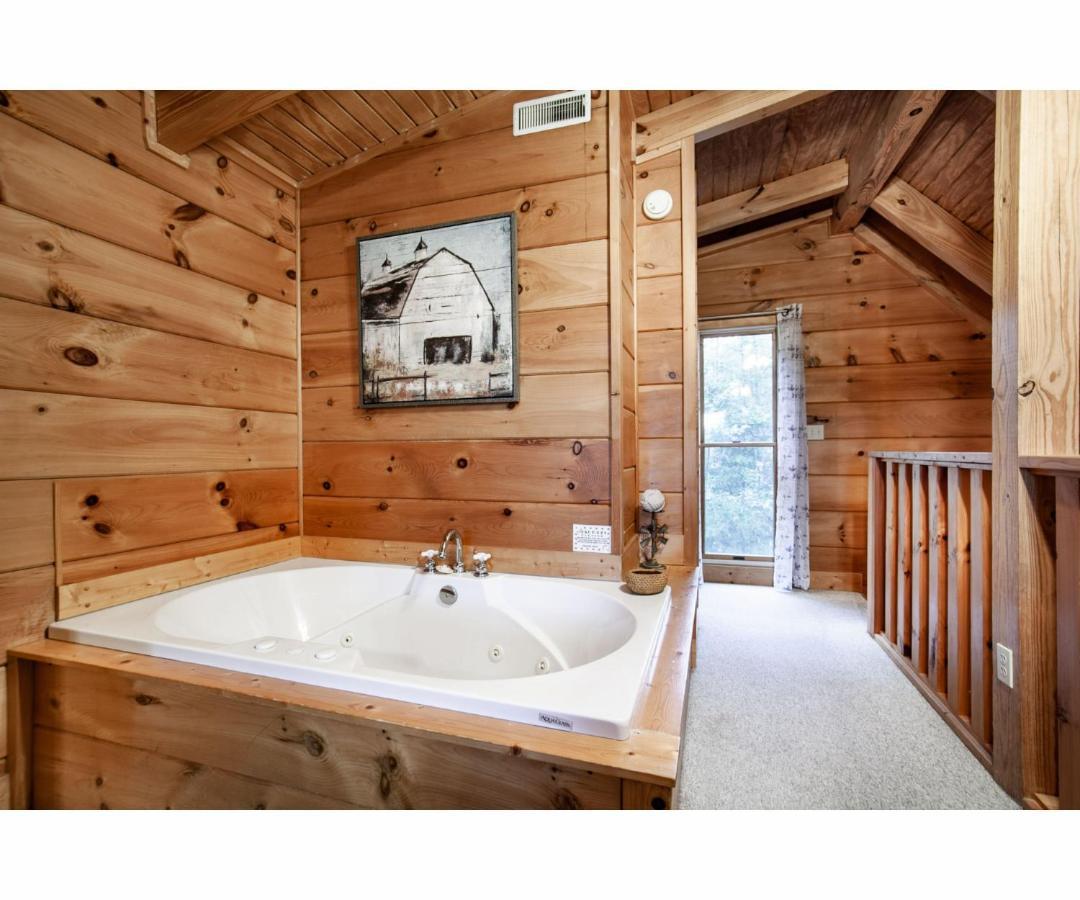 Sweet Dreams With Romantic, Hot Tub And Pool Table *