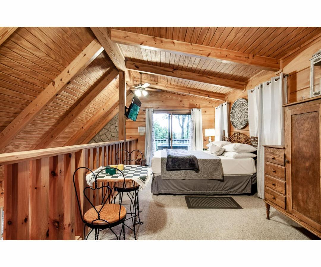 Sweet Dreams With Romantic, Hot Tub And Pool Table