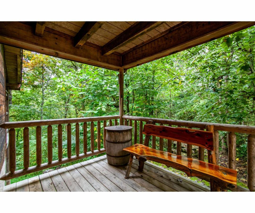 Peekaboo With Hot Tub, Pool Table, And Jacuzzi