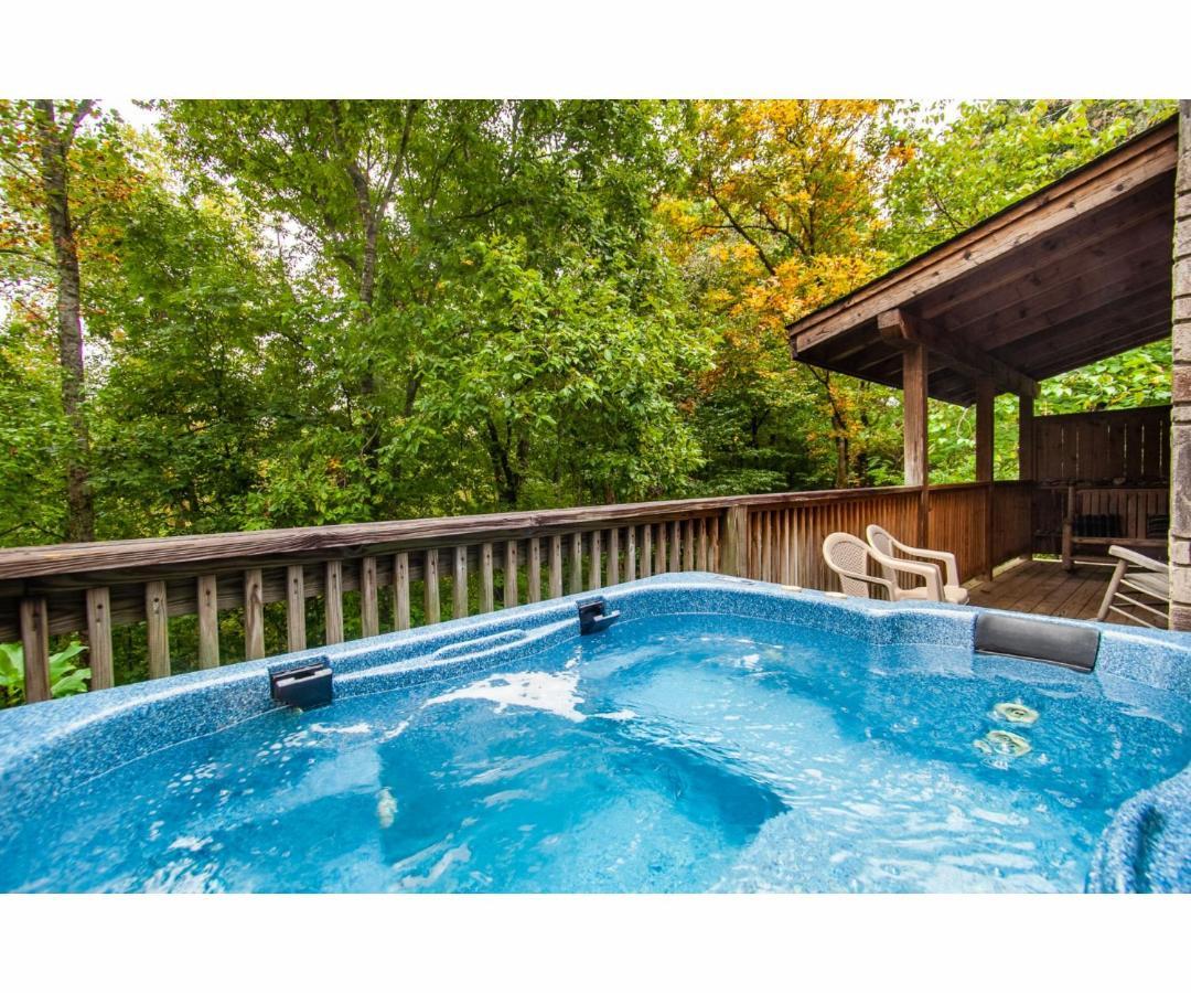 Peekaboo With Hot Tub, Pool Table, And Jacuzzi Pigeon Forge