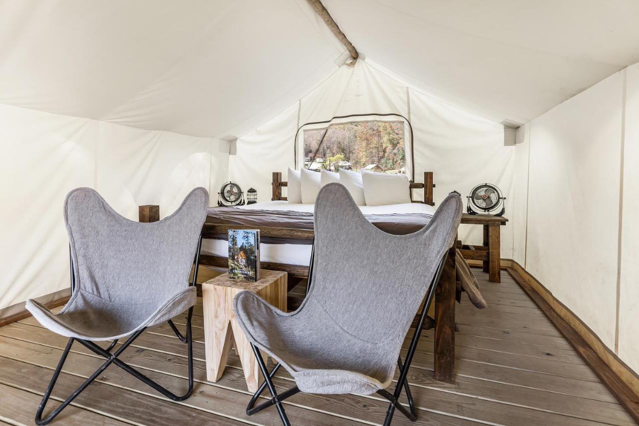 Luxury tent Under Canvas Great Smoky Mountains 3*