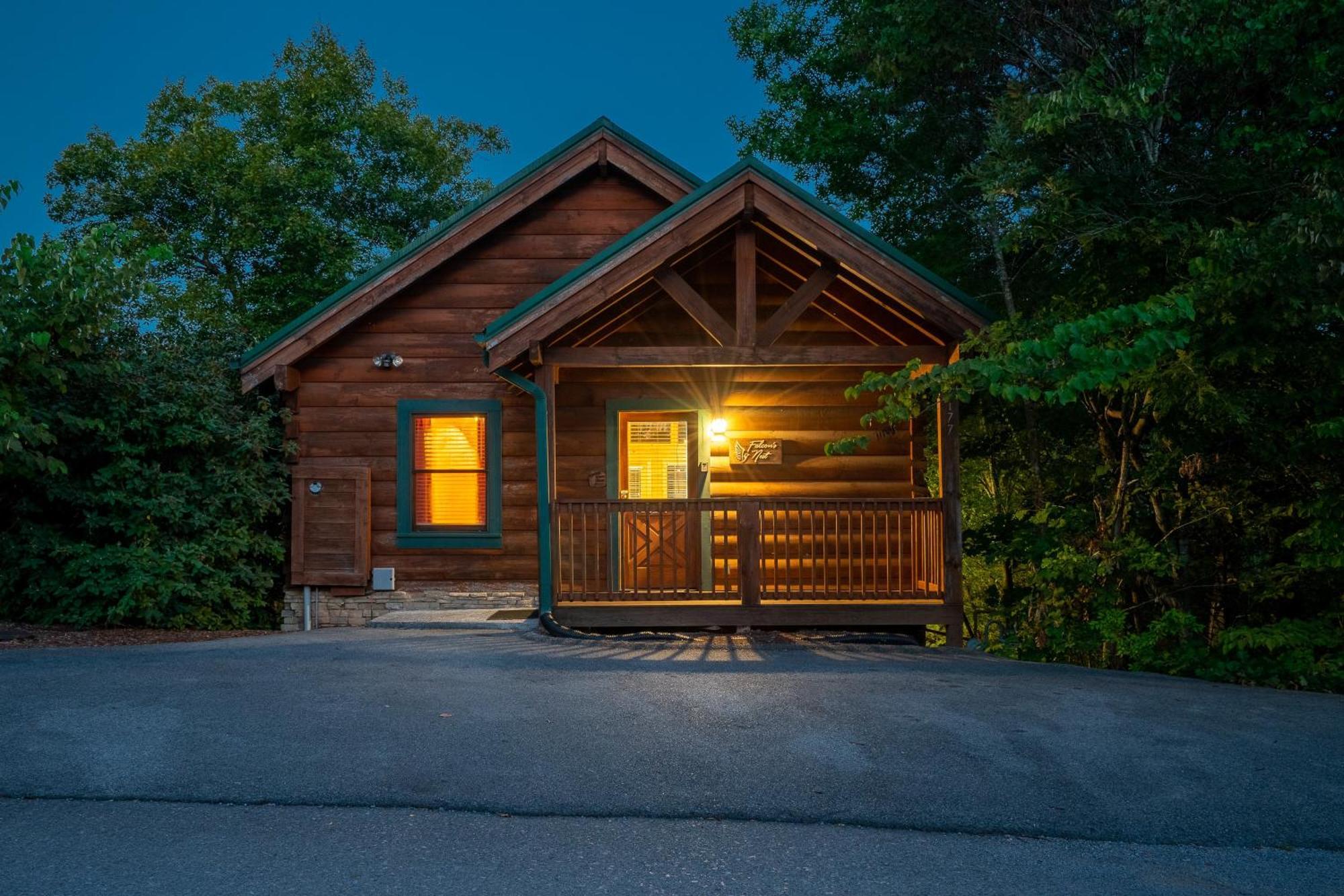 Cozy Log Cabin!! In Heart Of Pf & Close To The Smokies Holiday home