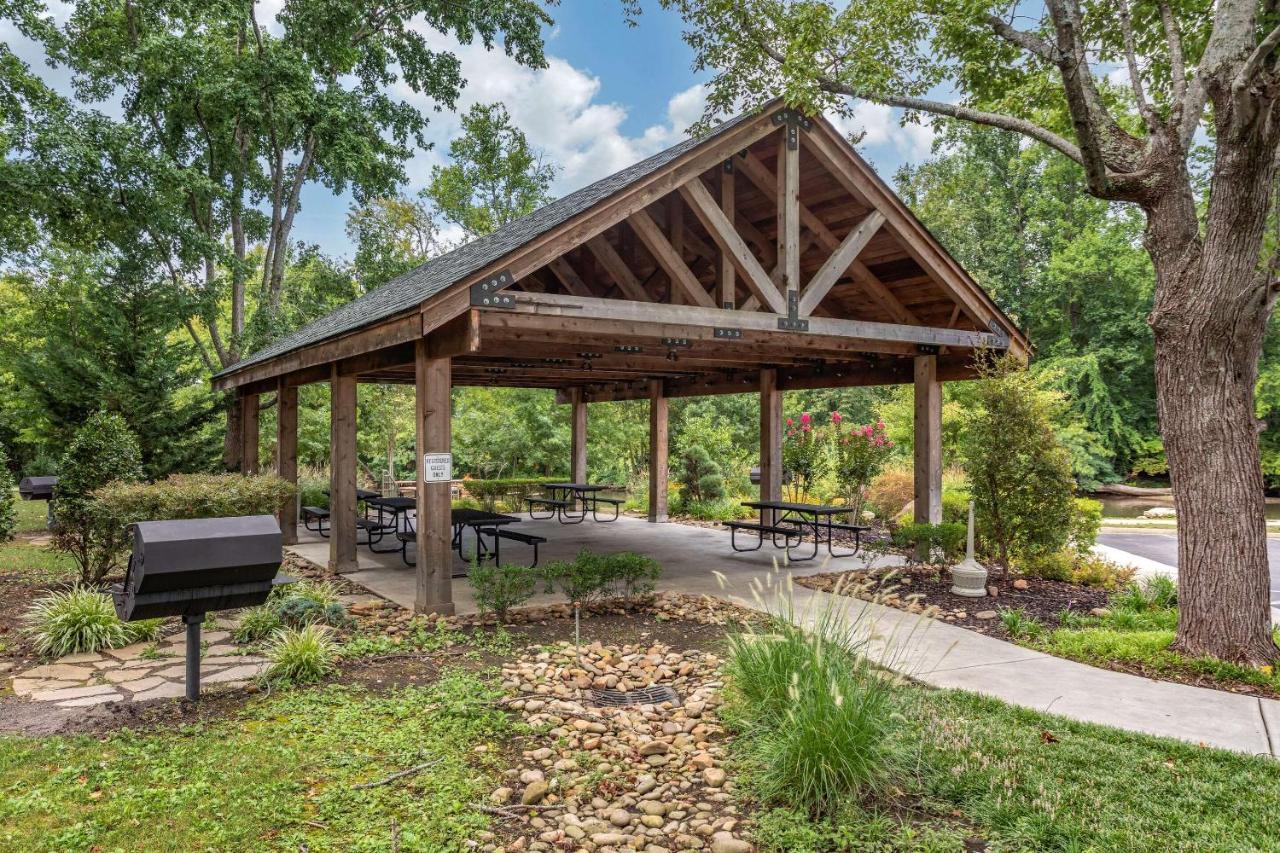 Econo Riverside * Pigeon Forge