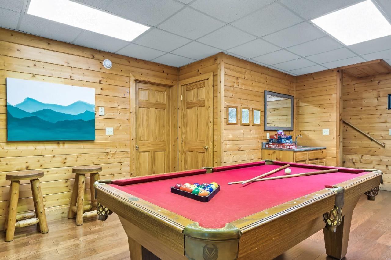 Cozy Log Cabin!! In Heart Of Pf & Close To The Smokies