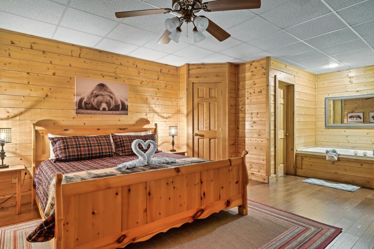 Holiday home Cozy Log Cabin!! In Heart Of Pf & Close To The Smokies *