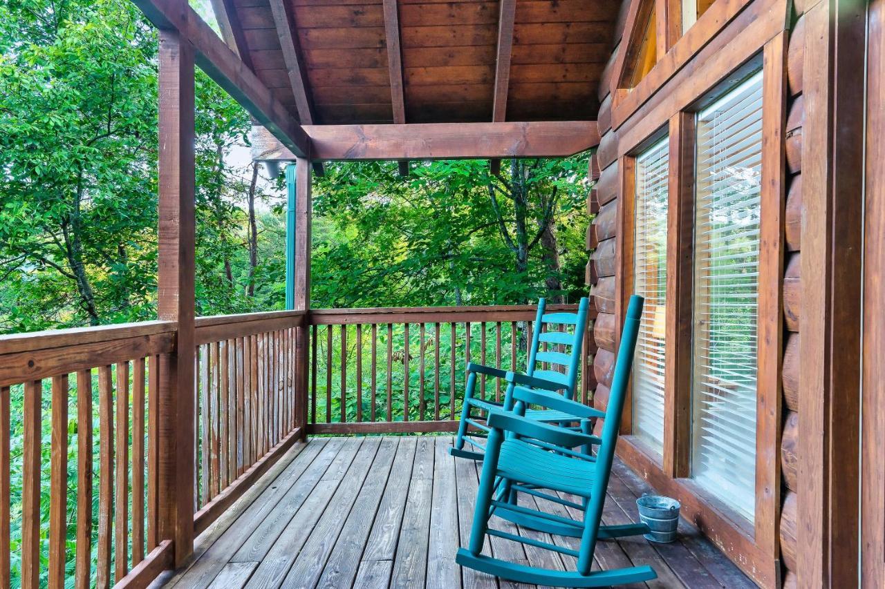 Holiday home Cozy Log Cabin!! In Heart Of Pf & Close To The Smokies