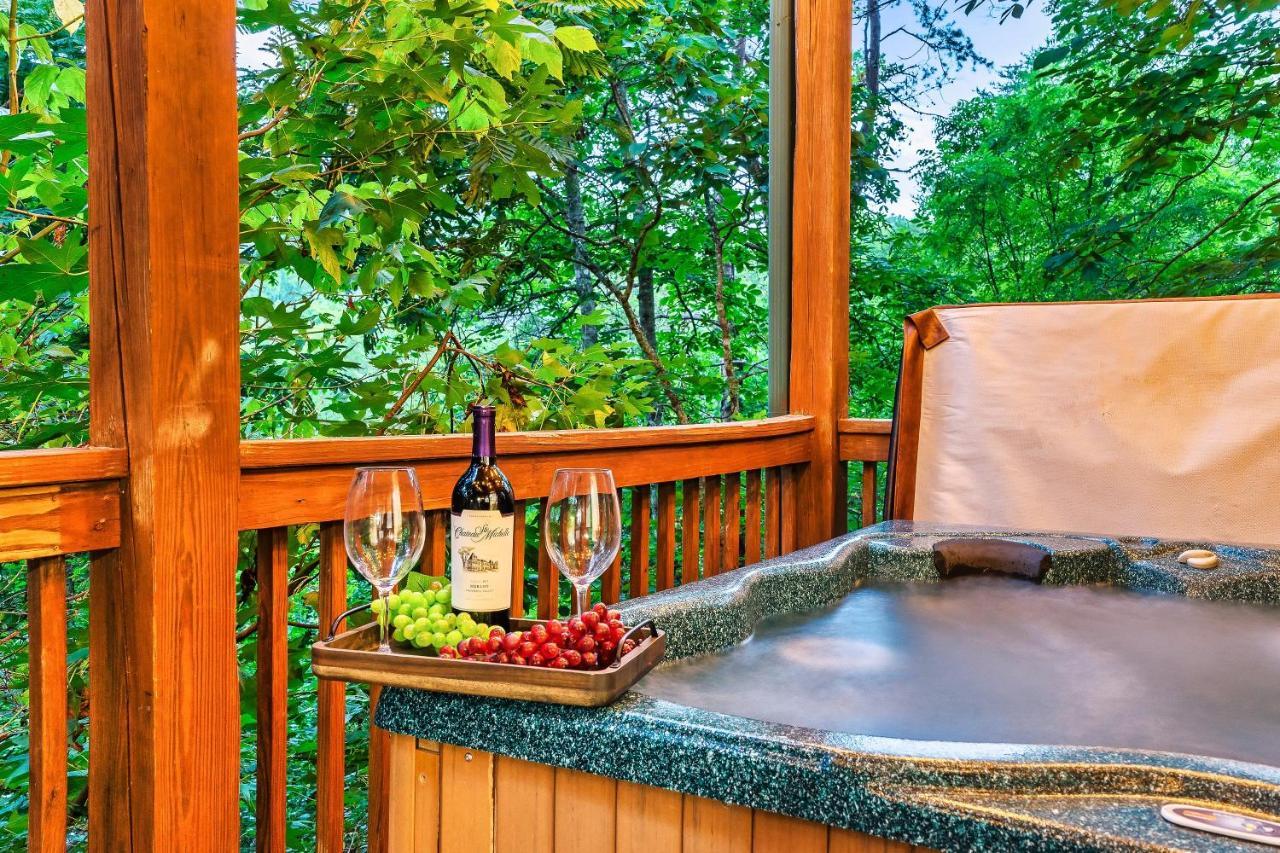 Cozy Log Cabin!! In Heart Of Pf & Close To The Smokies