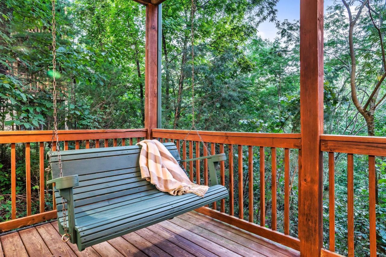 Holiday home Cozy Log Cabin!! In Heart Of Pf & Close To The Smokies