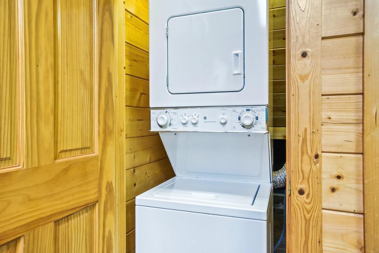 Cozy Log Cabin!! In Heart Of Pf & Close To The Smokies Holiday home Pigeon Forge