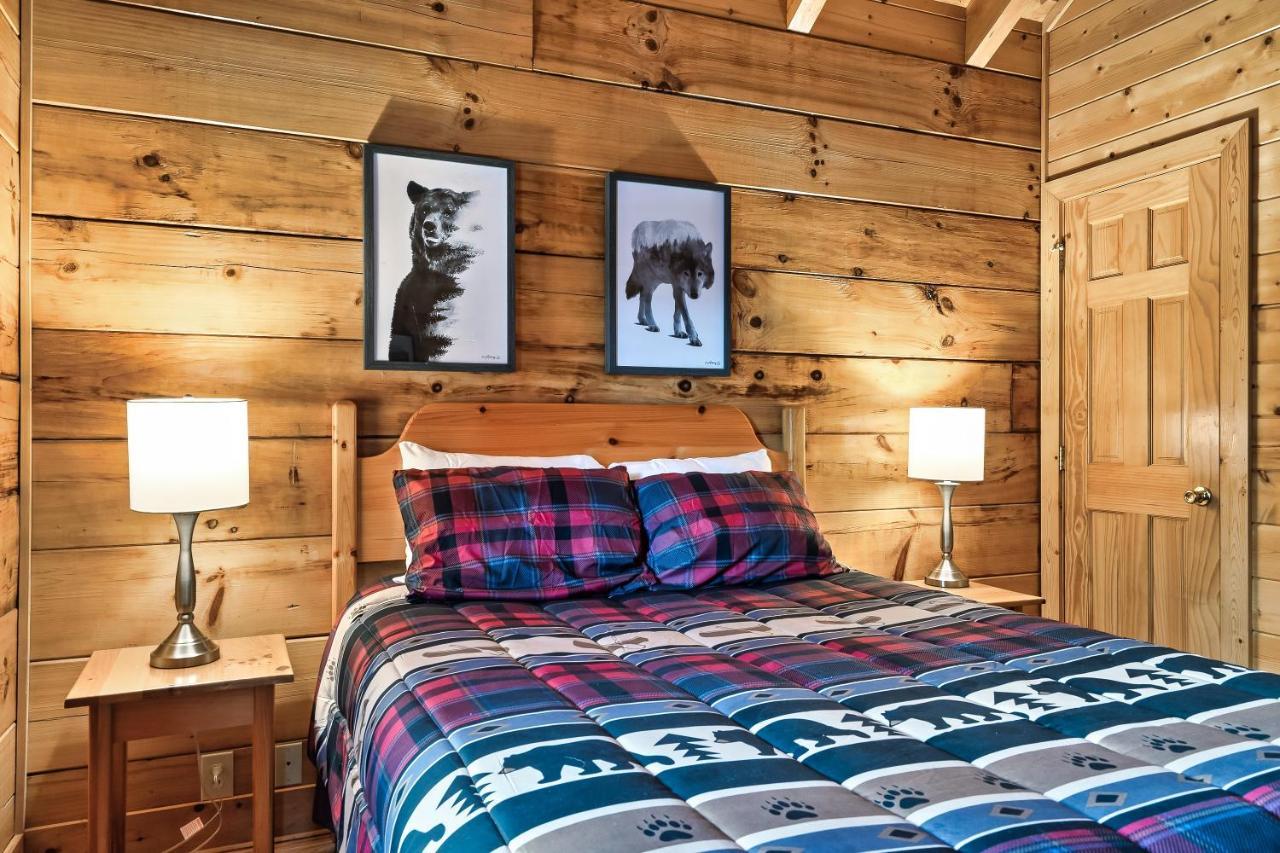 Cozy Log Cabin!! In Heart Of Pf & Close To The Smokies *