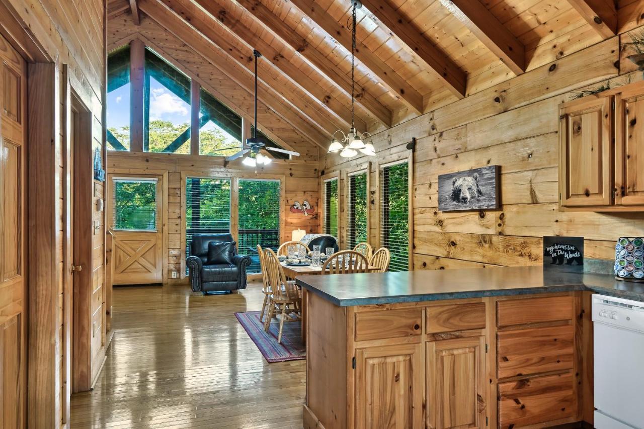 Cozy Log Cabin!! In Heart Of Pf & Close To The Smokies * Pigeon Forge