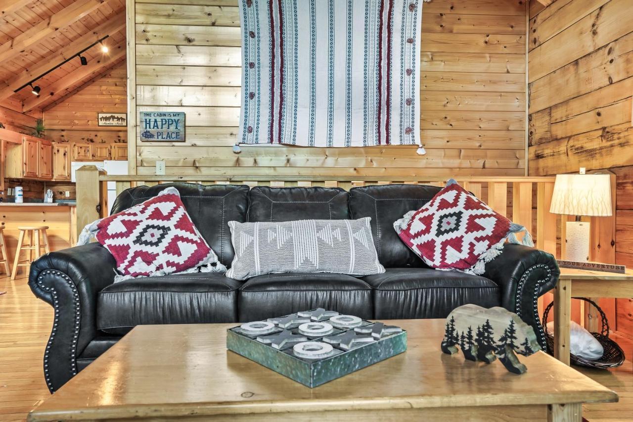 Holiday home Cozy Log Cabin!! In Heart Of Pf & Close To The Smokies *