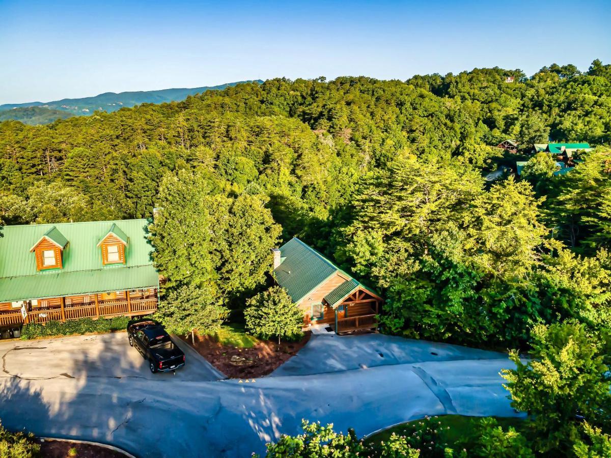 Holiday home Cozy Log Cabin!! In Heart Of Pf & Close To The Smokies *