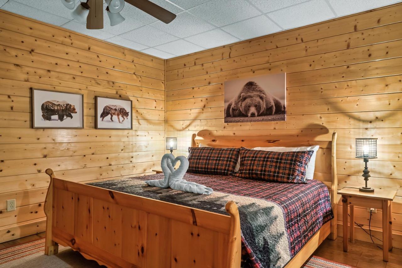 Holiday home Cozy Log Cabin!! In Heart Of Pf & Close To The Smokies Pigeon Forge