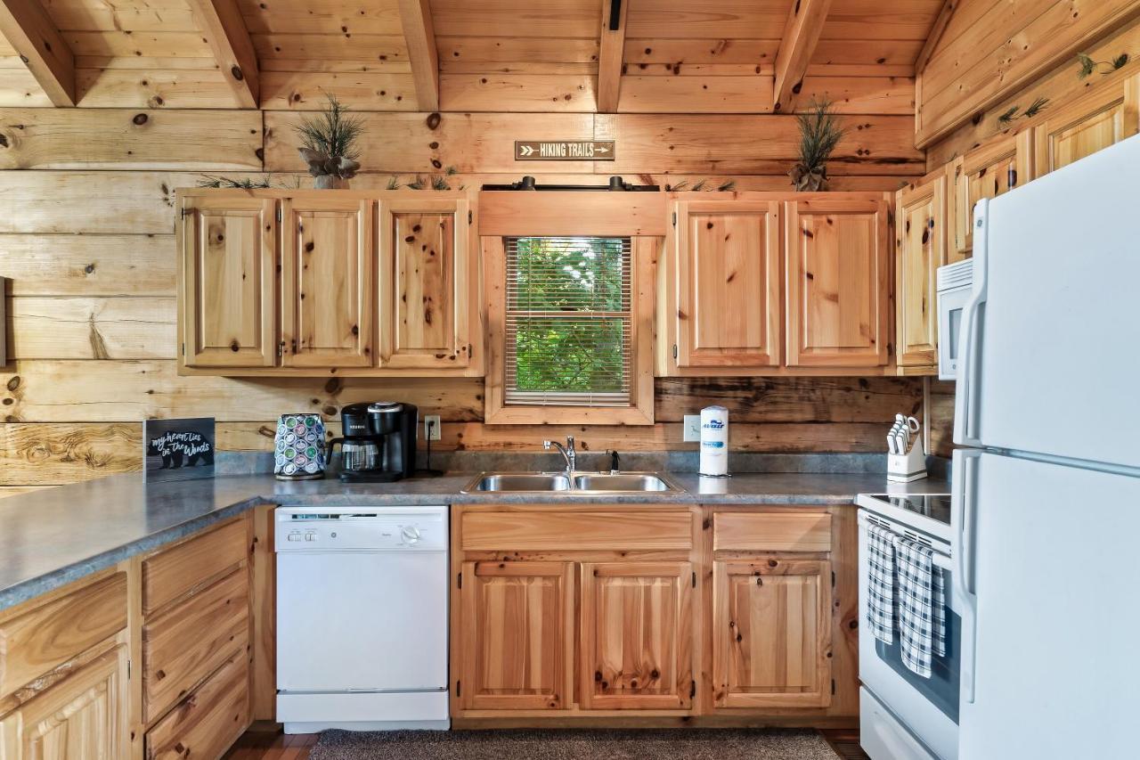 Cozy Log Cabin!! In Heart Of Pf & Close To The Smokies Holiday home